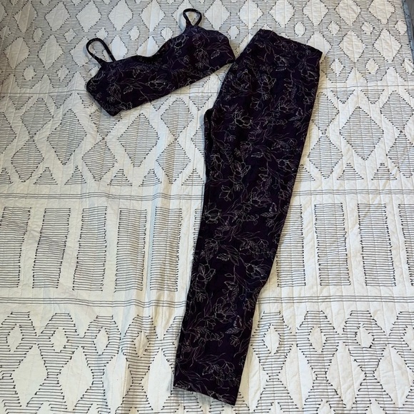 Stori - Floral Sports Bra and Leggings Set in Purple and White Size 12 - Picture 2 of 8